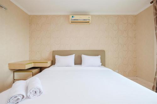Comfort and Strategic 1BR at The Boulevard Apartment By Travelio