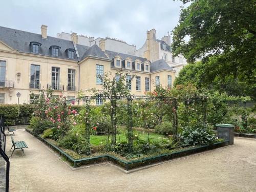 Comfort & design 2 BR near Place des Vosges