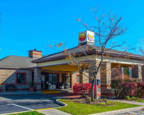 Comfort Inn & Suites Erie - Splash Lagoon Indoor Waterpark