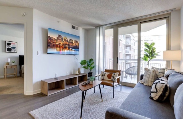 Comfort & Prime Location: Ideal Stay at Ballston