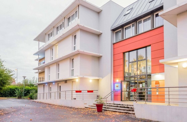 Comfort Suites Pau Idron