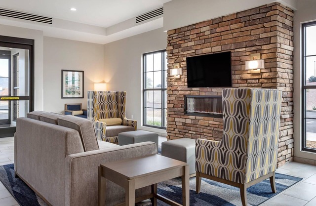 Comfort Suites Scottsdale Talking Stick Entertainment District