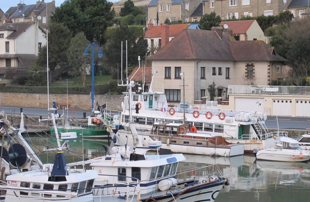 Comfortable house overlooking the port and close to shops.