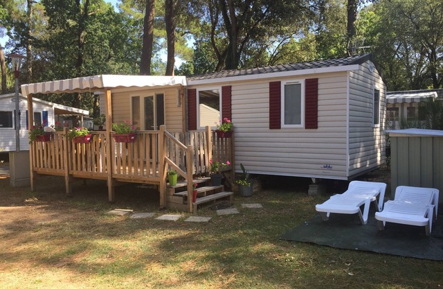 Comfortable mobile home - sleeps 6