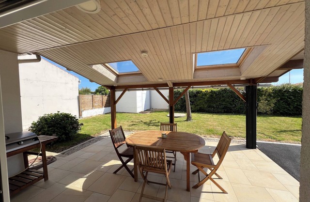 Comfortable vacation home ideally located between beach and town center