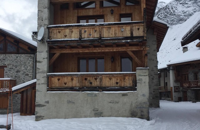 Comfortable and spacious mountain chalet for 20 people
