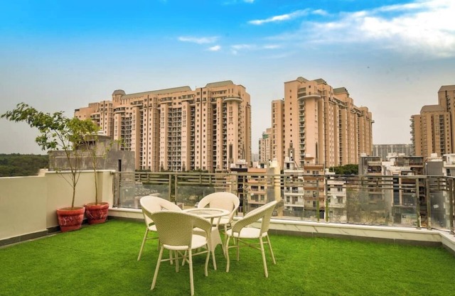 Comfortable 1 Bhk Serviced Apartment w/Hill view