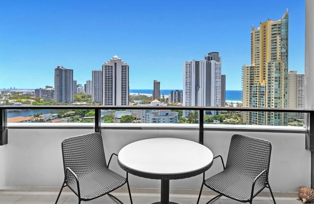 Comfortable 2 bedroom Apartment in Central Surfers