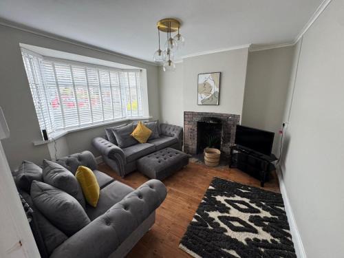 Comfortable 2-Bed Home near Swansea Bay