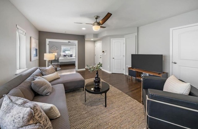 Comfortable 2BR Condo near City Center