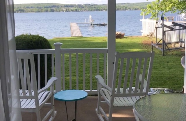 Comfortable, 3 Bedroom Waterfront Cottage on Chautauqua Lake