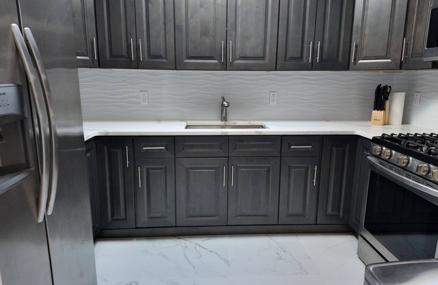 Comfortable 3BDR 2BR home away from home. Close to JFK AIRPORT