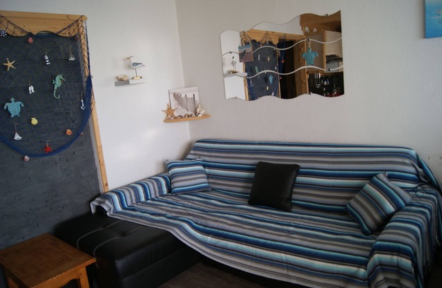 Comfortable 5-bed 2-bed apartment by the sea