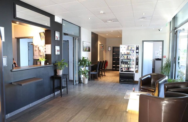 Comfortable Apartment with Breakfast & Metro Acces