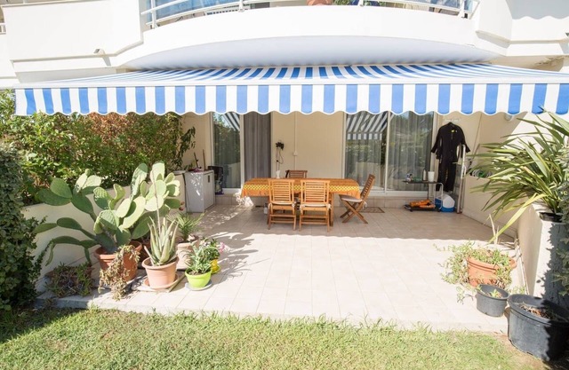 Comfortable apartment near the beach and services