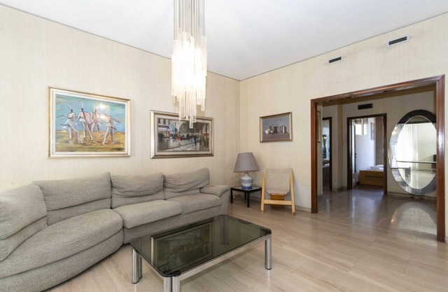 Comfortable apartment, perfect for 5 guests, located at the west end of the Pozzo Strada district. We are a two-minute walk from the metro that connects the area with the center and with the two main train stations, this accommodation is surrounded by gr
