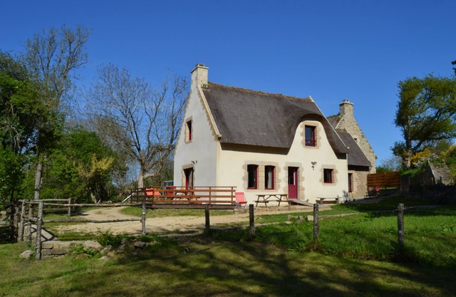 Comfortable Breton cottage 8p. close to the river 800m from the village