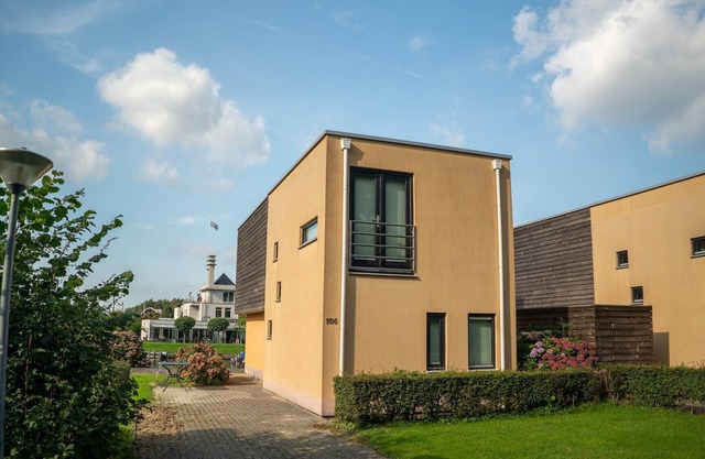 Comfortable bungalow for 6 persons at the waterfront
