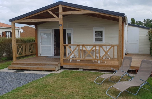 Comfortable chalet near the sea