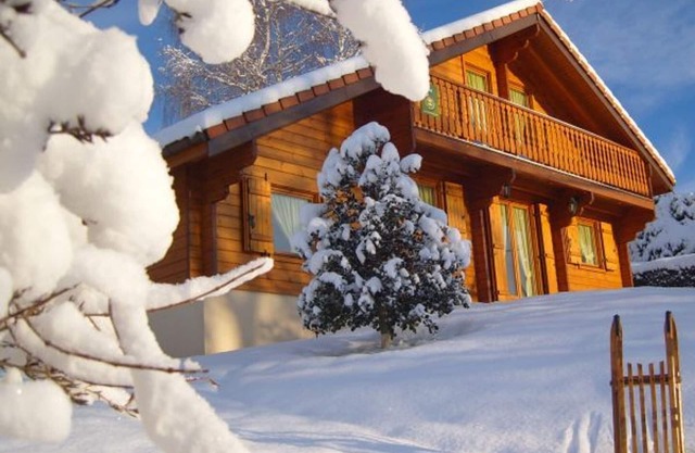 Comfortable chalet in Cleurie with WIFI, fireplace, and terrace