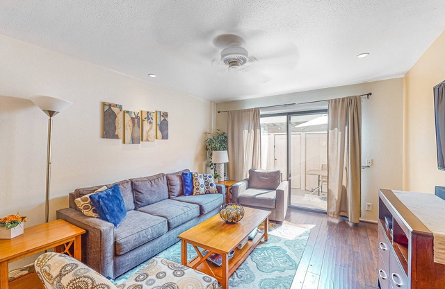 Comfortable, dog-friendly condo in a gated community w/a shared pool