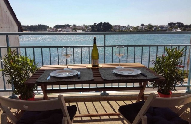 Comfortable duplex with air conditioning near Étel port and beaches