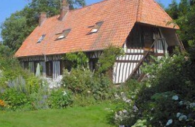 Comfortable Farmhouse Set In Beautiful Gardens