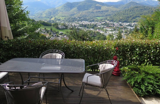Comfortable Apartment With Stunning Views Of The Pyrenean Mountains