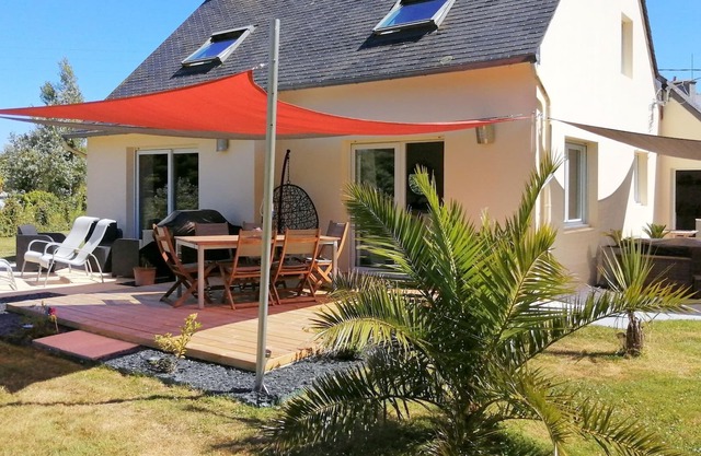 Comfortable seaside cottage with jacuzzi