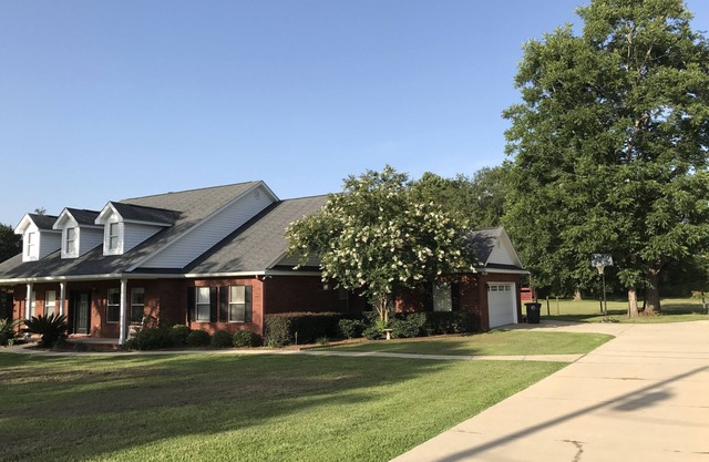 Comfortable FSU Ranch With Great Porch/Patio Space
