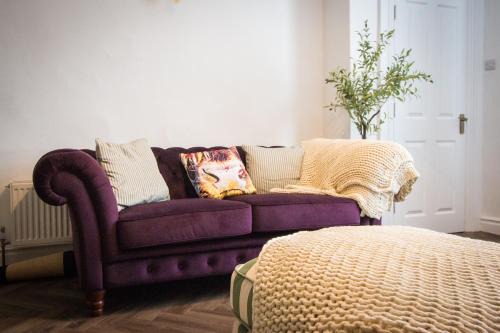 Comfortable Holmfirth Home Near Trails and Town Sleeps 5
