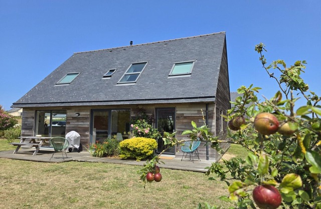 Comfortable house 5 minutes walk from Ste Marguerite beach and GR 34 trails