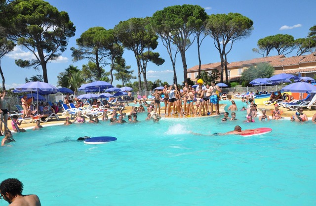 COMFORTABLE HOUSE, POOLS IN A HOLIDAY RESIDENCE IN THE SOUTH OF FRANCE