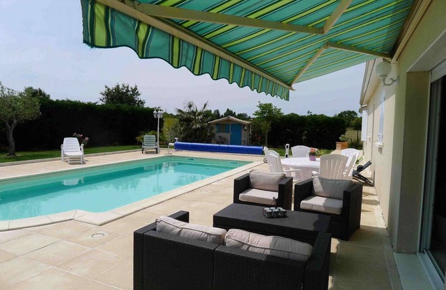COMFORTABLE HOUSE with private pool and large landscaped garden