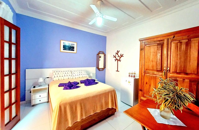 Comfortable Lilac Suite with AC, TV, Wi-Fi 300m from Paraty Historic Center