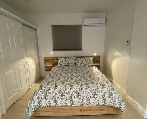 Comfortable modern apartment- central location.