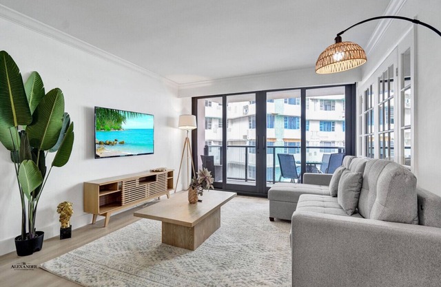 Comfortable Ocean View Condo/Beach Service/1214