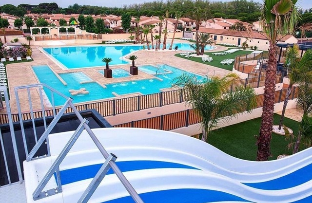 Comfortable Provencal house in the middle of a village near the sea
