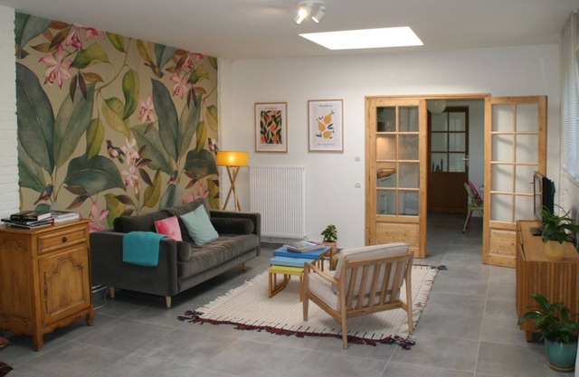 Comfortable renovated apartment with garden 5min tram