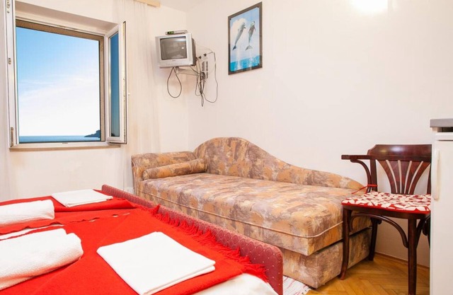 Comfortable Stay with Sea View in Petrovac - Studio with External Bathroom 2