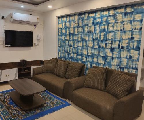 Comfortable stay at heart of Bhopal INFRONT OF 90DEGREE FAMOUS BRIDGE
