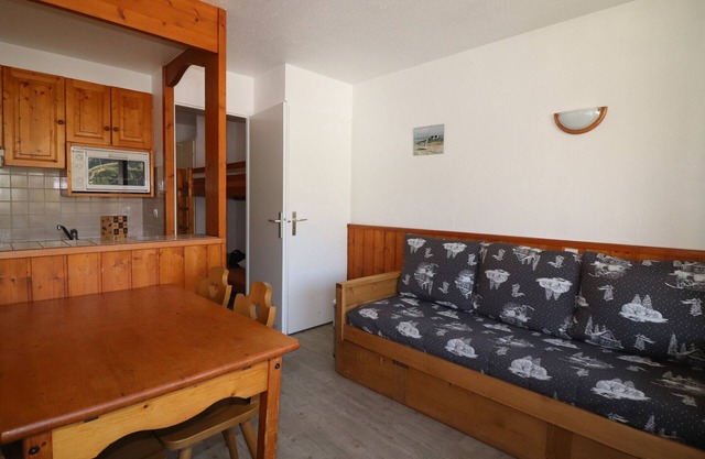 Comfortable Studio · Near slopes and shops · South-Facing Balcony · Pets Allowed
