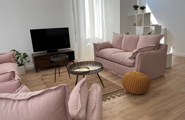Comfortable town house 10 minutes from town center.