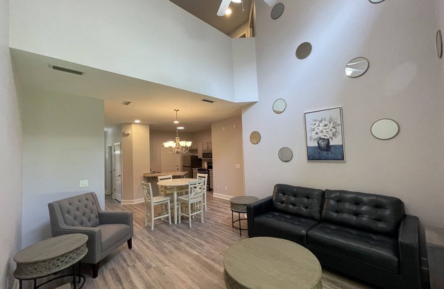 Comfortable Townhouse in nice neighborhood close to Medical Centers