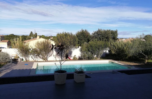 Comfortable villa between vineyards and garrigue, heated swimming pool