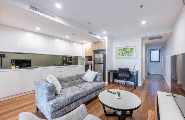 Comfy 2-bedroom apartment next Canberra Centre