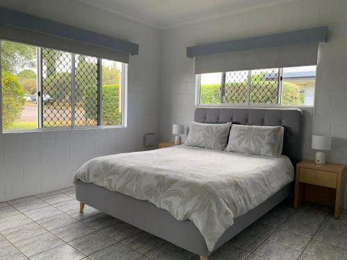 Comfy 4 Bedroom with Country Views