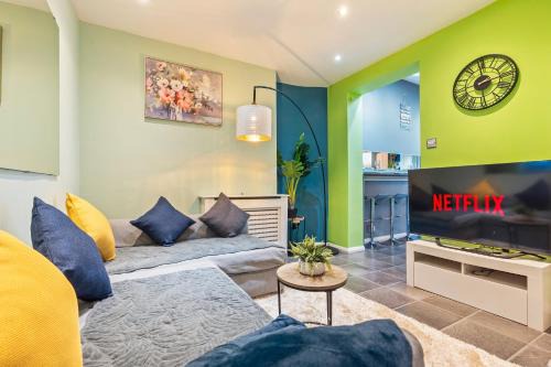 Comfy 4BR House close to Subway