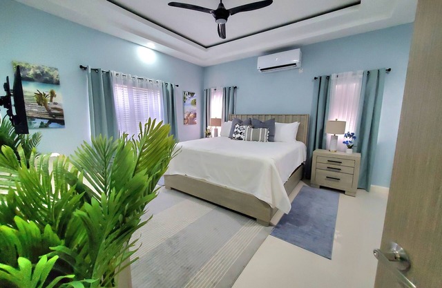 Comfy Beds-Pool-Clean Getaway-2 mins to Ocho Rios