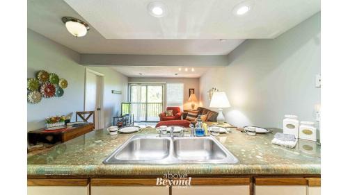 Comfy Condo near SDC